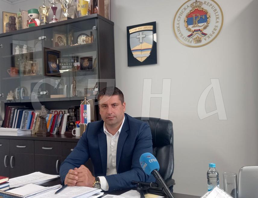 ИСТОЧНО НОВО САРАЈЕВО, 16. МАЈА /СРНА/ - Општина Источно Ново Сарајево ће у овој години из буџета, који износи око 37 милиона КМ, издвојити више од 14 милиона КМ за капиталне пројекте, изјавио је Срни начелник Јован Катић.