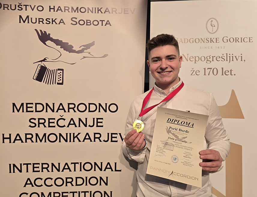 БИЈЕЉИНА, 16. МАЈА /СРНА/ - Млади виртуоз из Бијељина Ђорђе Перић побиједио је на 20. међународном Фестивалу хармонике "Панониакордион 2026" у Мурској Соботи у Словенији.