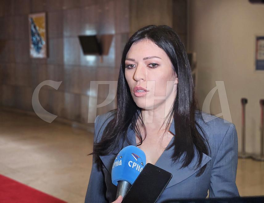 САРАЈЕВО, 19. МАЈА /СРНА/ - Шеф Клуба посланика СНСД-а у Представничком дому Парламентарне скупштине БиХ Сања Вулић изјавила је Срни да је Министарство безбједности у Савјету министара одговорно и да треба да реагује када је ријеч о отварању граничног прелаза на новом мосту у Градишци.