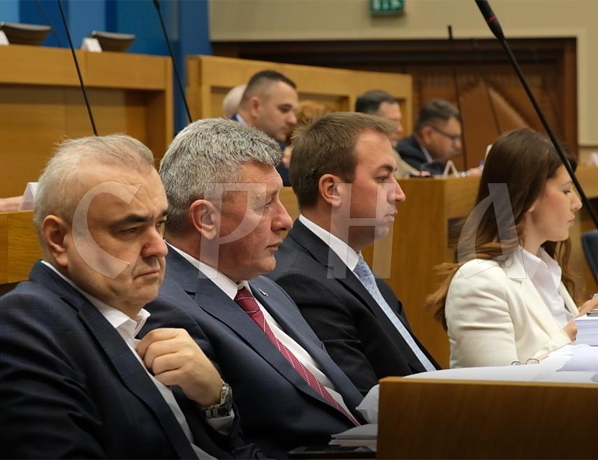 БАЊАЛУКА, 19. МАЈА /СРНА/ - Министар саобраћаја и веза Републике Српске Зоран Стевановић очекује да ће се кренути са коначном реализацијом изградње пута од Љубиња до Стоца, преко Жегуље, дужине око осам километара.