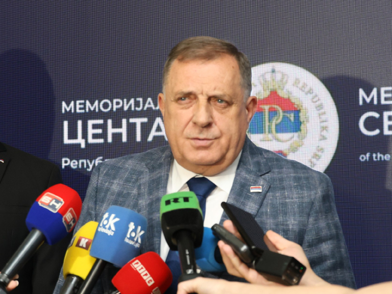 БАЊАЛУКА, 19. МАЈА /СРНА/ - Формирање Меморијалног центра Републике Српске изузетно је значајно, јер  циљ јесте систематско документовање историјских страдања српског народа, истакао је данас у Бањалуци лидер СНСД-а Милорад Додик.