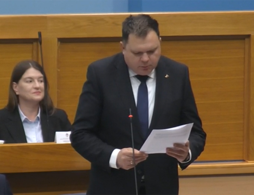 БАЊАЛУКА, 19. МАЈА /СРНА/ - Приједлогом закона о измјенама и допунама Закона о полицији и унутрашњим пословима предвиђена је измјена организационих јединица МУП-а с циљем унапређења квалитета и ефикасности рада, што ће омогућити и већу безбједност грађана, рекао је министар унутрашњих послова Српске Жељко Будимир.