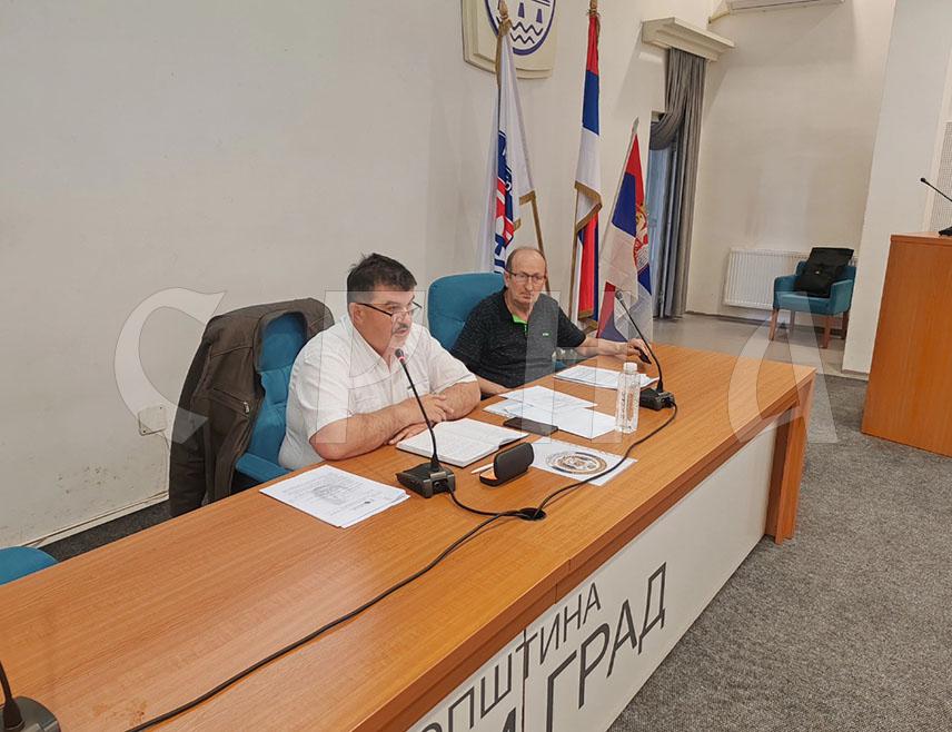 НОВИ ГРАД, 21. МАЈА /СРНА/ - Удружење ратних војних инвалида у Новом Граду прошле године је из средстава прикупљених у Фонд солидарности исплатило помоћ за 38 чланова у укупном износу од 11.000 КМ, речено је данас на редовној годишњој скупштини Удружења.