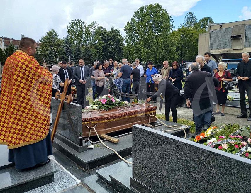 БАЊАЛУКА, 21. МАЈА /СРНА/ - Дугогодишњи предсједник бањалучког Удружења логораша Другог свјетског рата Добрила Кукољ сахрањена је данас на гробљу Свети Пантелија у Бањалуци у присуству чланова породице, Удружења и бројних поштовалаца.