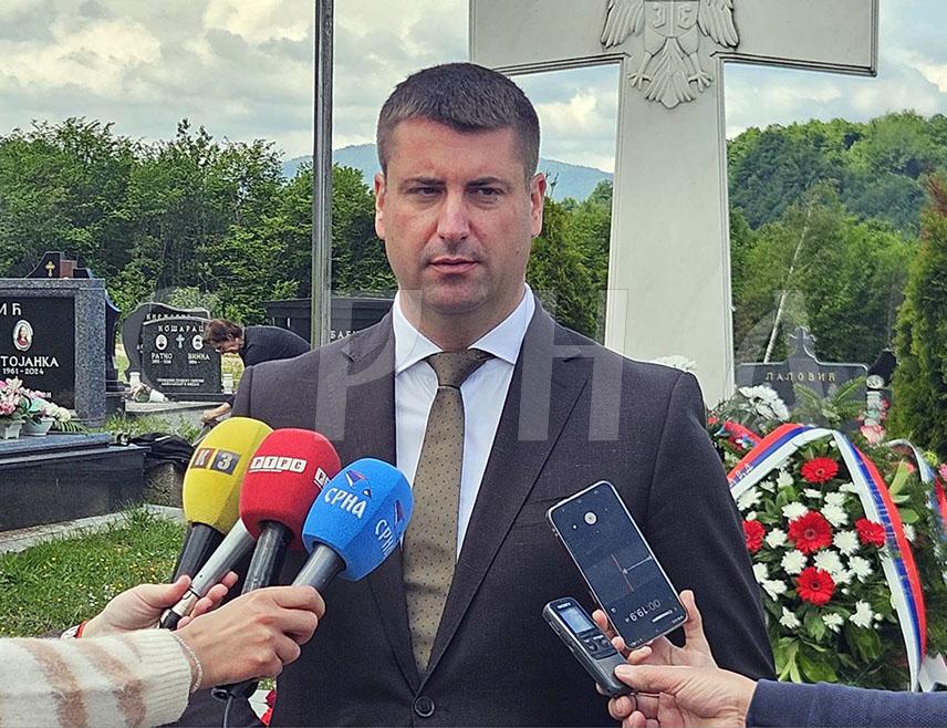 ИСТОЧНО НОВО САРАЈЕВО, 21. МАЈА /СРНА – Начелник општине Источно Ново Сарајево Јован Катић изјавио је данас да данашња генерација треба да настави пут својих претходника који су много дали и допринијели стварању Републике Српске.