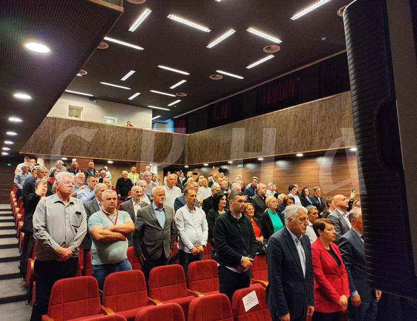 БРАТУНАЦ, 21. МАЈА /СРНА/ - Предсједник Савеза логораша Републике Српске Анђелко Носовић изјавио је у Братунцу, приликом данашњег обиљежавања Спасовдана, Дана логораша да је Савез формиран прије 24 године као израз потребе ове популације да се организује након што је прошла патње и мучења, а и данас живе под стресом.