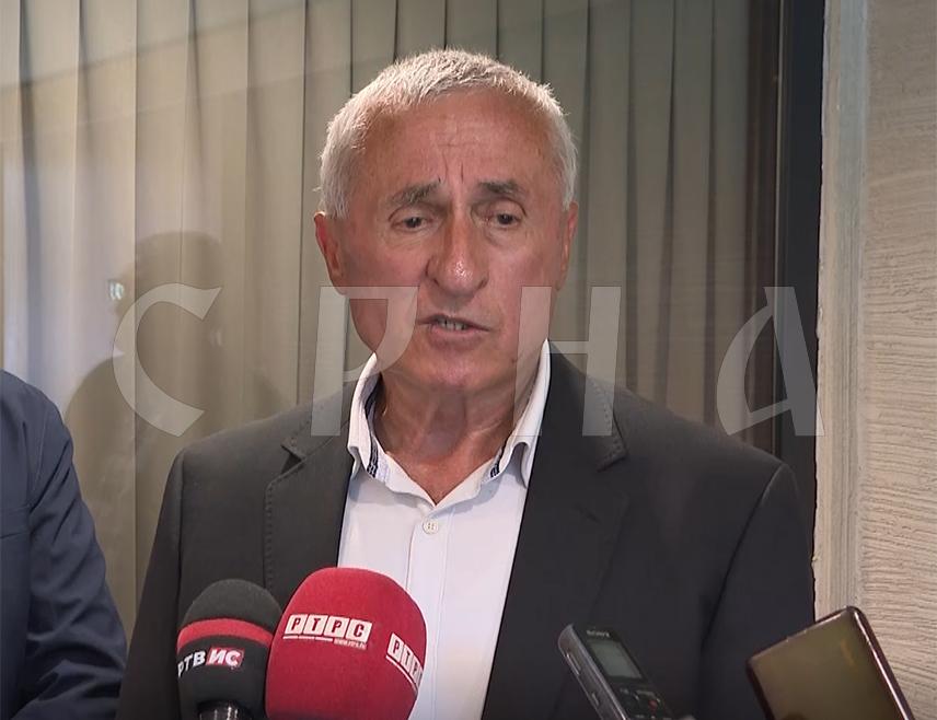 ИСТОЧНО САРАЈЕВО, 21. МАЈА /СРНА/ – Савез ратних војних инвалида Републике Српске подржава измјене Закона о правима бораца, ратних војних инвалида и породица погинулих бораца, али кључни захтјеви ове категорије нису прихваћени, те ће наставити да инсистира на измјенама више закона, рекао је предсједник Савеза Драган Врховац.