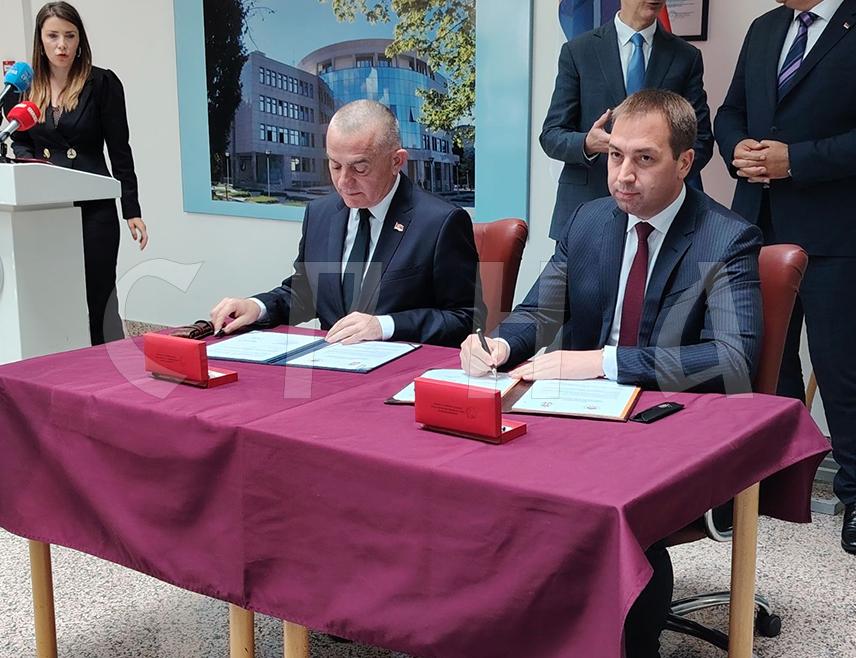 ТРЕБИЊЕ, 23. МАЈА /СРНА/ - Министри правде Републике Српске и Србије Горан Селак и Ненад Вујић потписали су данас изјаву о намјерама која се односи на утврђивање потребних корака у процесу међусобног признавања правосудних испита и јачања институционалне сарадње у области правосуђа.