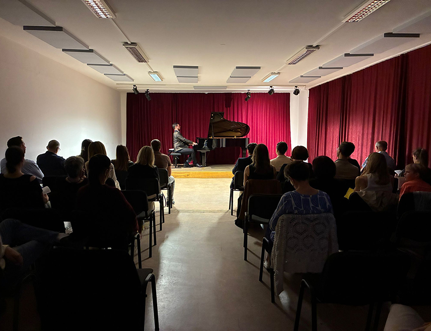 VIENNA, MAY 23 /SRNA/ - The concert at the prestigious "Richard Wagner" Conservatory in Vienna was an exceptional opportunity to promote the musical creativity of composers from Republika Srpska and BiH on the international stage, and the Viennese audience enthusiastically accepted the works of domestic authors, pianist Bartolomej Stanković told SRNA.