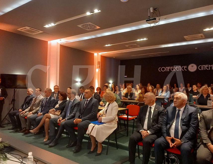 TREBINJE, MAY 23 /SRNA/ - Serbian Prime Minister Đuro Macut said that the International Symposium of Endocrinologists and Diabetologists in Trebinje will be a good opportunity for the exchange of experience and the advancement of knowledge, adding that he will deliver a lecture on adrenal gland diseases.