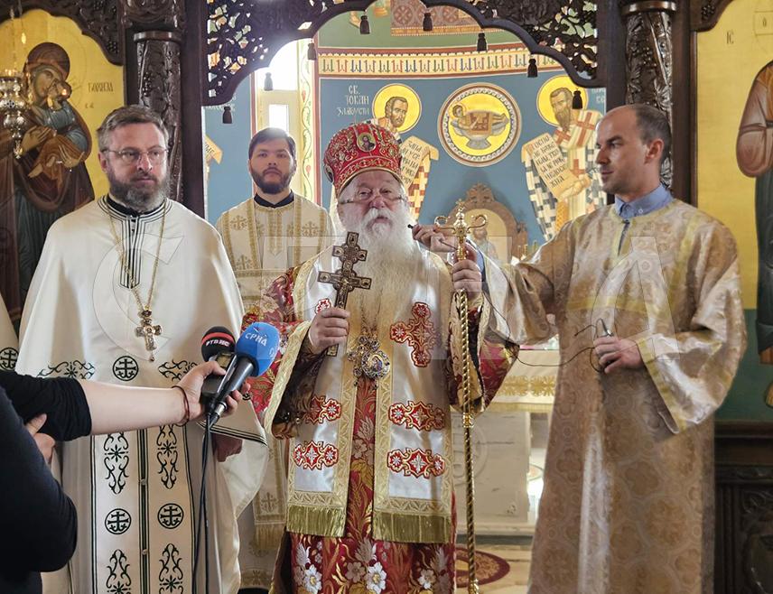 ИСТОЧНО САРАЈЕВО, 24. МАЈА /СРНА/ - Његово високопреосвештенство митрополит дабробосански Хризостом рекао је да су просвјетитљи Свети Ћирило и Методије својом мисијом утемељили духовни и културни идентите словенских народа.