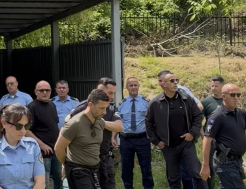 PRIZREN, MAY 24 /SRNA/ - Six young men from Montenegro were detained in front of the gate of the Monastery of the Holy Archangels near Prizren after attempting to take a photo with the Serbian flag on a hill above the monastery complex.