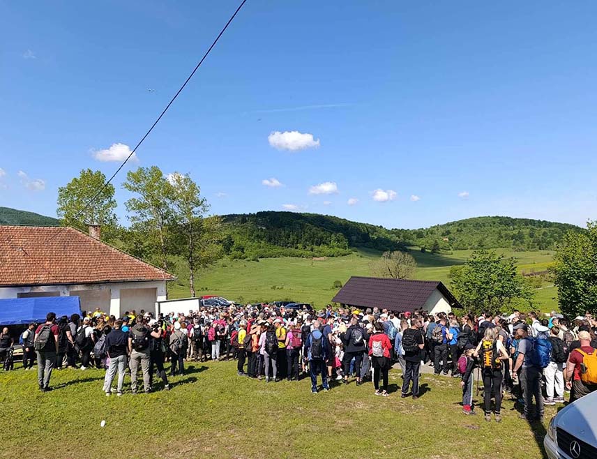 MRKONJIĆ GRAD, MAY 24 /SRNA/ - More than 500 hikers from 21 mountaineering clubs from Republika Srpska, Serbia, Slovenia, Croatia, and other regions took part today in the “Kočić’s Trails” hiking event on Manjača.