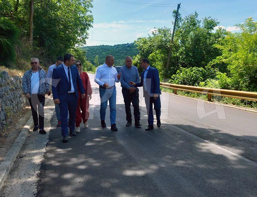 БЕРКОВИЋИ, 25. МАЈА /СРНА/ - Вршилац директор предузећа "Путеви Републике Српске" Мирослав Јанковић рекао је да је току рехабилитација око четири километра регионалног пута Берковићи-Билећа, у шта је уложено 1,05 милиона КМ.
