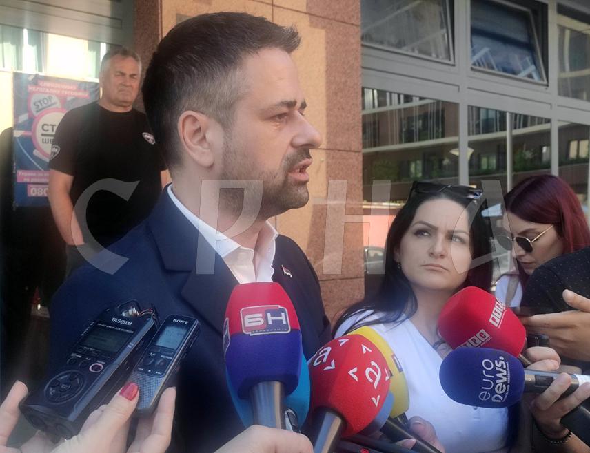 БАЊАЛУКА, 26. МАЈА /СРНА/ - Предсједник Управног одбора Управе за индиректно опорезивање /УИО/ БиХ Срђан Амиџић рекао је да чињеница да данашњој сједници овог тијела нису присуствовали чланови из Федерације БиХ /ФБиХ/ најбоље приказује њихов негативан однос према рјешавању битних питања за све грађане у БиХ, те истакао да се показало да је БиХ спала на Републику Српску.