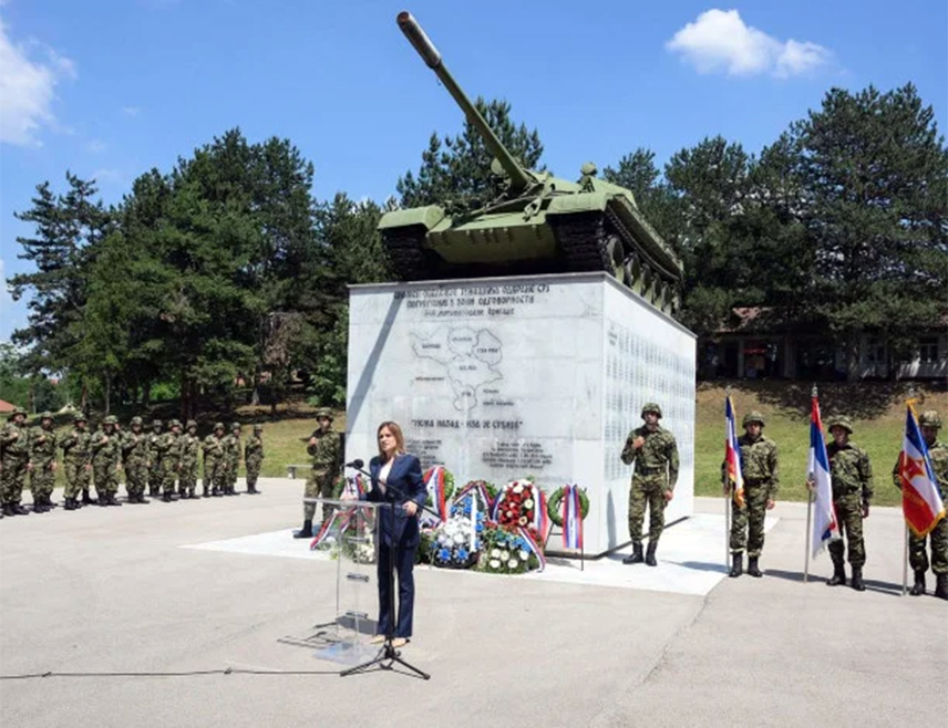 БЕОГРАД, 26. МАЈА /СРНА/ - Свечаношћу у касарни "Војвода Петар Бојовић" у Лесковцу обиљежено је 27 године од Битке на Паштрику, у којој је Војска Југославије од 26. маја до 10. јуна 1999. године бранила границу од удружених напада терористичке ОВК и НАТО авијације.