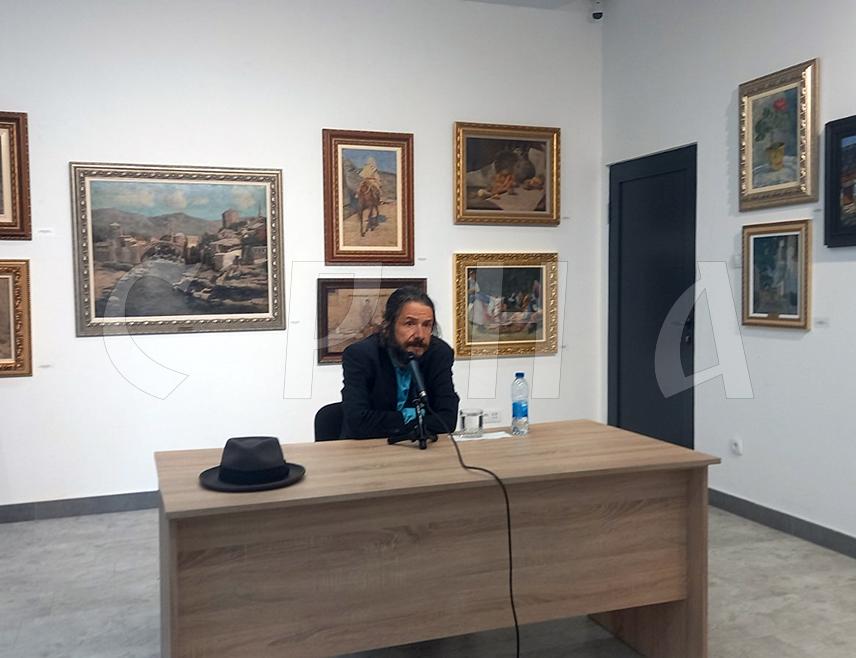 ИСТОЧНА ИЛИЏА, 26. МАЈА /СРНА/ - Предавање о теми "Континуитет и идентитет: од Вука и Његоша до Андрића и Селимовића" одржао је вечерас књижевник Мухарем Баздуљ у Галерији "Жарко Видовић" у Источној Илиџи.