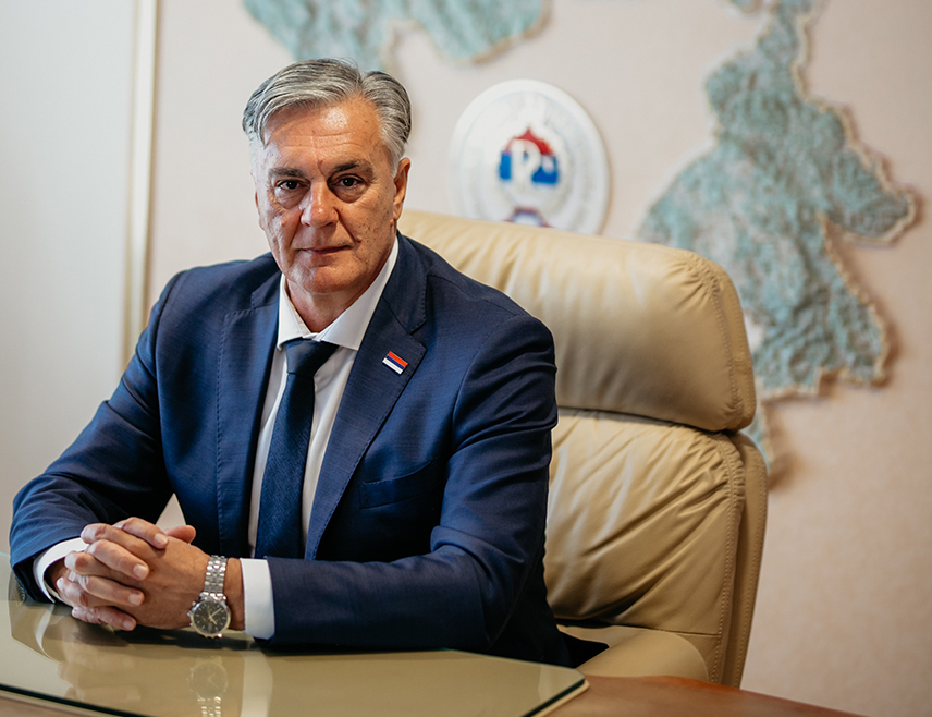 БАЊАЛУКА, 26. МАЈА /СРНА/ - Предсједник Републике Српске Синиша Каран упутио је честитку вјерницима исламске вјероисповијести у Српској и БиХ поводом Курбан-бајрама са жељом да бајрамски дани буду на радост свим вјерницима и добронамјерним људима и подсјете на непролазне вриједности, уважавање и поштовање различитости.