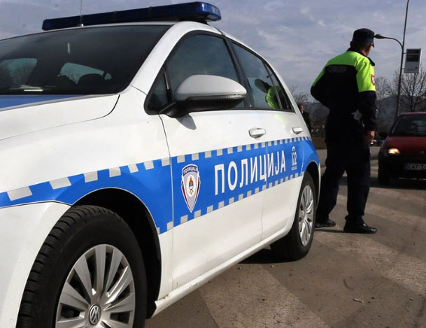 БАЊАЛУКА, 27. МАЈА /СРНА/ - Два малољетна лица повријеђена су када је квад слетио са локалног пута у мјесту Кобиља, у општини Кнежево, саопштено је из Полицијске управе Бањалука.