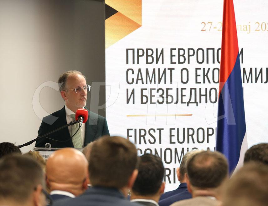 БАЊАЛУКА, 28. МАЈА /СРНА/ - Предсједавајући Голд института Ели Голд изјавио је да је први Европски самит о економији и безбједности у Бањалуци само први корак у приближавању САД и Републике Српске, као и култура и народа ка бољем разумијевању и сарадњи.