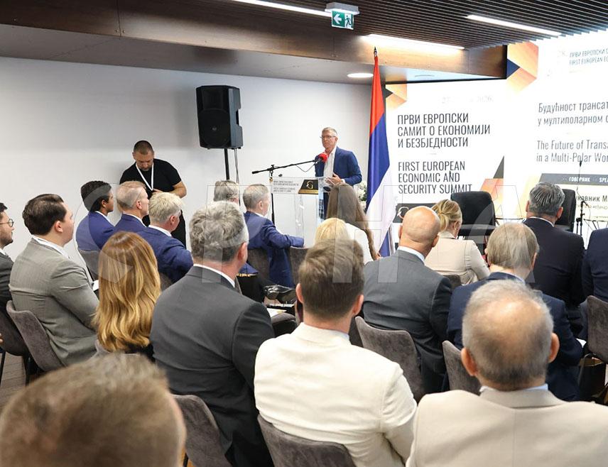 BANJA LUKA, MAY 28 /SRNA/ – Chairman of the Gold Institute, General Michael Flynn, said that the progress of a country requires a decisive leader who is not afraid of risk, but rather implements their promises into action.
