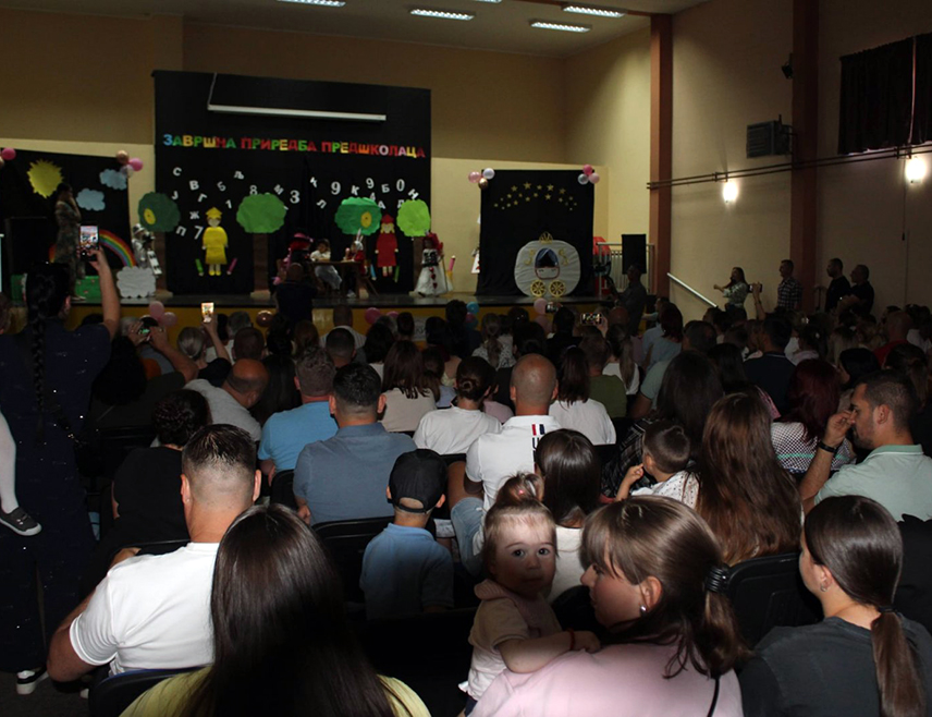 ЛОПАРЕ, 28. МАЈА /СРНА/ - Дјеца која прођу кроз тромјесечни програм пред полазак у школу самосталнија су и без страха и непознаница, што је олакшавајућа околност и за наставнике и за учитеље, рекла је вечерас у Лопарама помоћник министра за предшколско и основно васпитање и образовање Републике Српске Наташа Цвијановић.