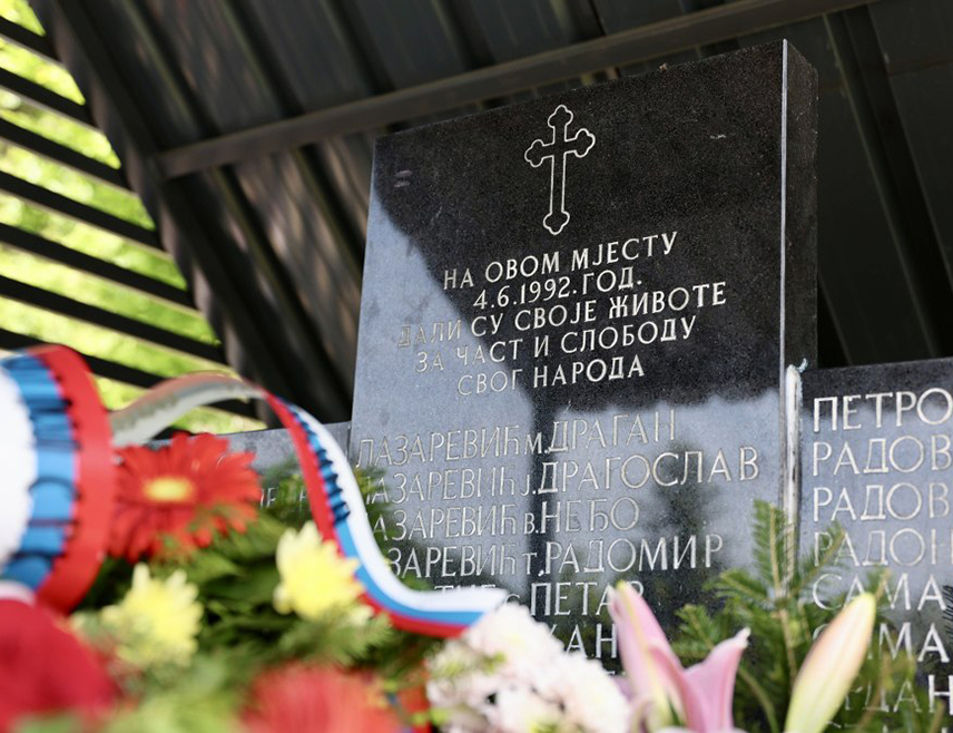ИСТОЧНО САРАЈЕВО, 4. ЈУНА /СРНА/ - У Жепи код Хан Пијеска данас ће бити обиљежене 34 године од погибије 45 српских бораца у Одбрамбено-отаџбинском рату, мучки убијених у кланцу у засједи коју су им, упркос претходном договору, поставили припадници муслиманских снага.