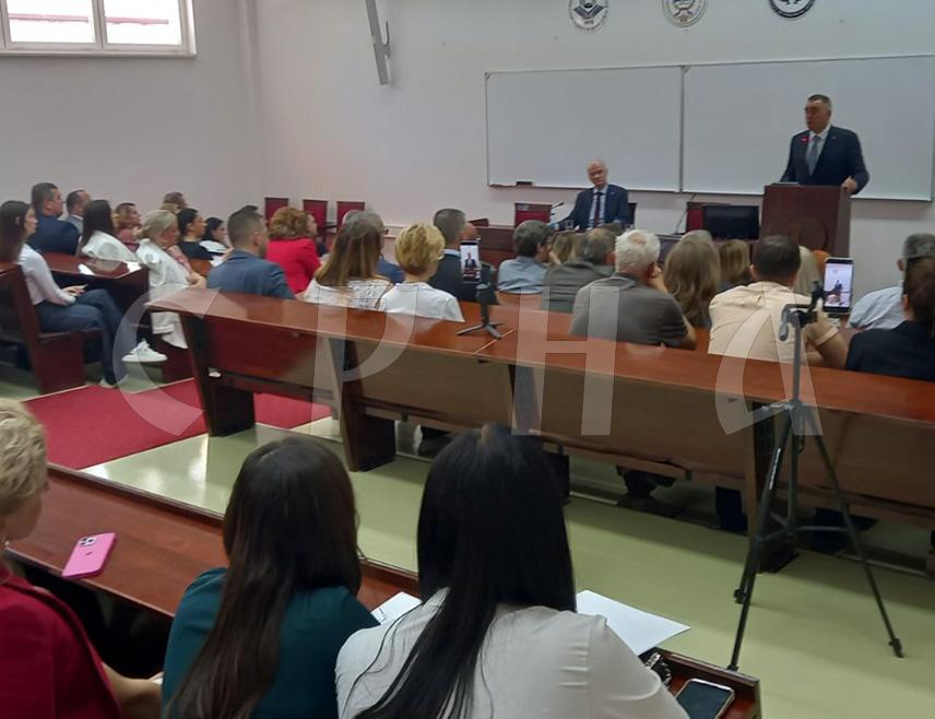 БАЊАЛУКА, 2. ЈУНА /СРНА/ - Предсједник Владе Републике Српске Саво Минић рекао је данас у Бањалуци да је Република Српска била једини могући оквир који је могао заштити српски народ у тадашњој БиХ, оцијенивши да тога није било, "не би ни нас било данас овдје".