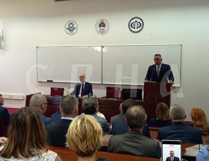 БАЊАЛУКА, 2. ЈУНА /СРНА/ - Предсједник Владе Републике Српске Саво Минић истакао је данас да су институције Српске увијек биле на страни народа и доказивале своју улогу и значај, чега сви морају бити свјесни.