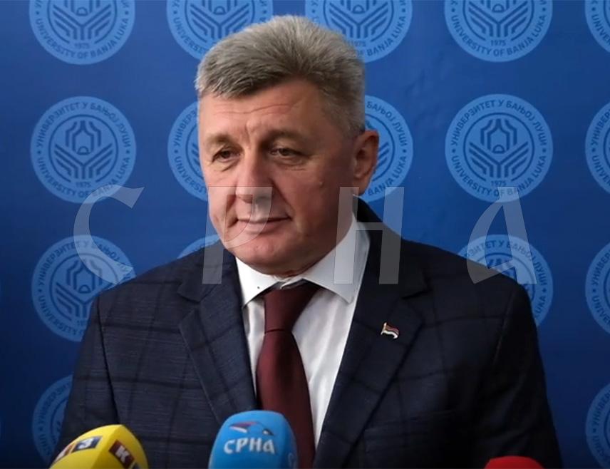 БАЊАЛУКА, 2. ЈУНА /СРНА/ - Министар за научнотехнолошки развој и високо образовање Републике Српске Драга Мастиловић рекао је да су млади људи, нарочито студенти, главни стратешки ресурс Српске, те да је у овој години планиран циклус појачаног улагања у науку.