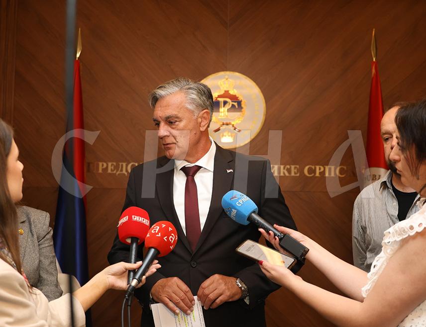 BANJA LUKA, JUNE 3 /SRNA/ - The President of Republika Srpska Siniša Karan said today in Banja Luka that tradition and culture are among the most important parts of the national identity, which has been united for 28 years as part of the Petar Kočić Theater Fest organized by the National Theater of Republika Srpska.