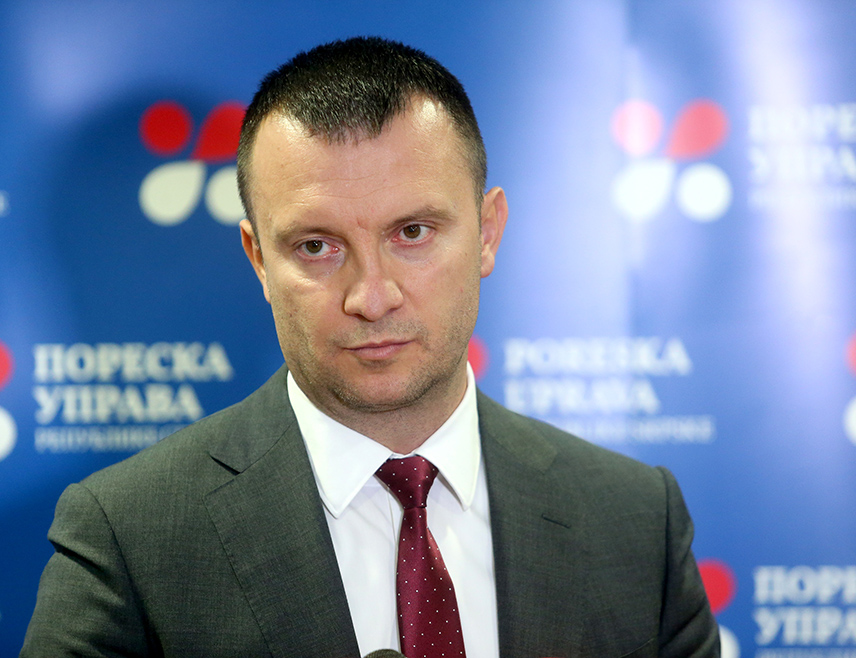 БАЊАЛУКА, 4. ЈУНА /СРНА/ - Пореска управа Републике Српске је закључно са мајем ове године на рачун јавних прихода Српске прикупила 2,016 милијарди КМ, што је за 192,4 милиона КМ или 11 одсто више него у истом периоду лани.
