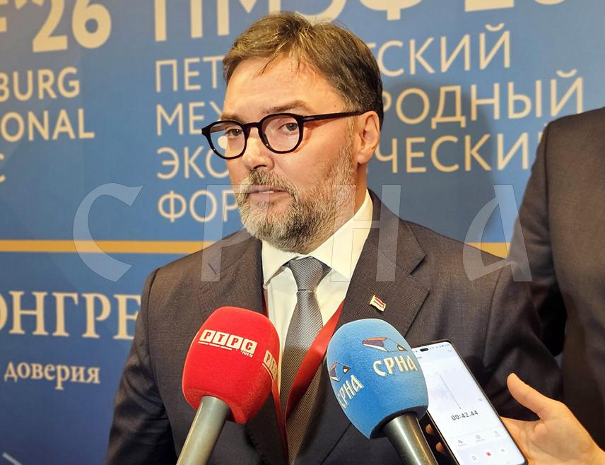 САНКТ ПЕТЕРБУРГ, 4. ЈУНА /СРНА/ - Министар спољне трговине и економских односа у Савјету министара Сташа Кошарац рекао је да је на састанку са копредсједавајућим Комисије за трговину и економску сарадњу између БиХ и Руске Федерације Антоном Шалајевом потврђен савезнички однос Републике Српске и Русије.
