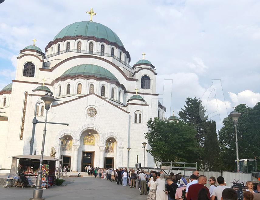БЕОГРАД, 4. ЈУНА /СРНА/ - Српски народ одлучио је да се окрене Богу и вјечности у вријеме када Европа постаје постхришћанска, а Часни појас Пресвете Богородице је одлучио да у овом геополитичком моменту заштити Србе, оцијенио је теолог Небојша Лазић.