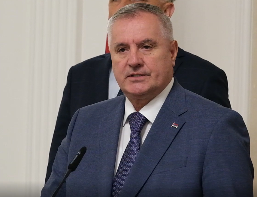 BANJA LUKA, JUNE 4 /SRNA/ - SNSD Vice President Radovan Višković expressed hope that the use of the so-called Bonn powers and other measures not envisaged by the Dayton Peace Accords has come to an end in BiH.