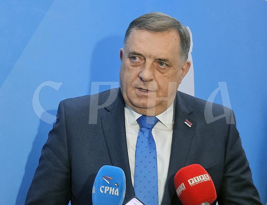 ST. PETERSBURG, JUNE 5 /SRNA/ - President of SNSD Milorad Dodik said that, at the meeting with the management of the Gazprom company in St. Petersburg, he agreed that Republika Srpska will continue to receive gas at preferential prices.