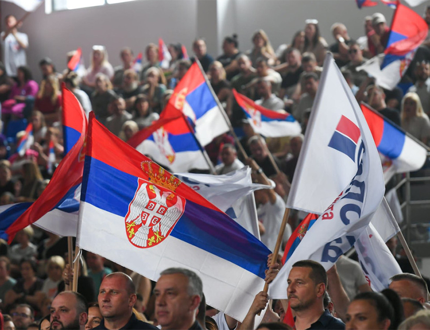 БЕОГРАД, 6. ЈУНА /СРНА/ - Директор Канцеларије Владе Србије за Косово и Метохију Петар Петковић позвао је данас интерно расељене Србе који живе у централној Србији и оне у јужној српској покрајини да сутра изађу на изборе и гласају за Српску листу, која ће се борити за народ на Косову и Метохији.