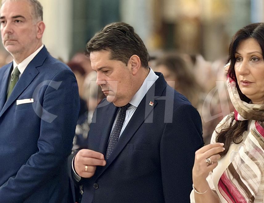 БЕОГРАД, 6. ЈУНА /СРНА/ - Предсједник Народне скупштине Републике Српске Ненад Стевандић изјавио је данас у Београду да је српски народ односом према Часном појасу Пресвете Богородице показао свијету шта значи повратак исконским вриједностима.