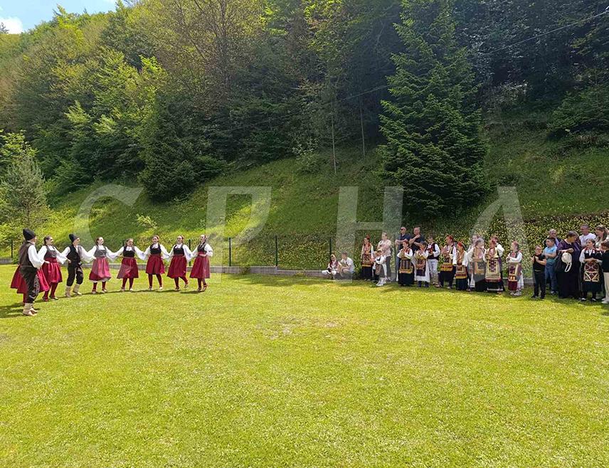 ВЕЛИКИ БРОЈ ВЈЕРНИКА НА "ЈАЊСКОМ САБОРУ"