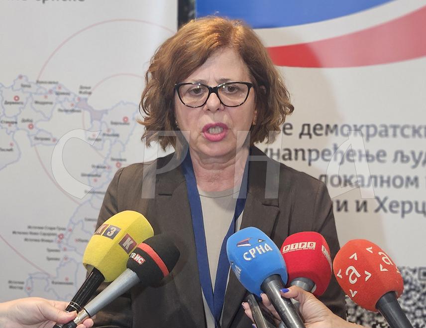 ЈАХОРИНА, 9. ЈУНА /СРНА/ - Министар управе и локалне самоуправе Републике Српске Сенка Јујић изјавила је данас на Јахорини да Форум предсједника скупштина јединица локалне самоуправе представља значајну прилику за размјену искустава, унапређење рада локалних парламената и јачање сарадње међу локалним заједницама.