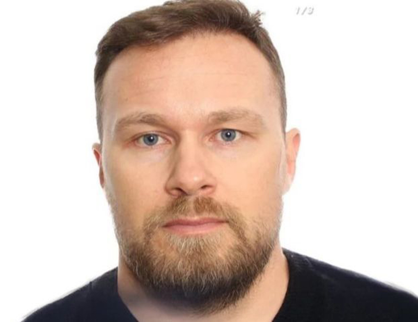 ПОДГОРИЦА, 9. ЈУНА /СРНА/ - Апелациони суд Црне Горе правоснажно је осудио вођу "кавачког клана" Радоја Звицера на 16 година затвора за стварање криминалне организације ради међународног шверца кокаина.