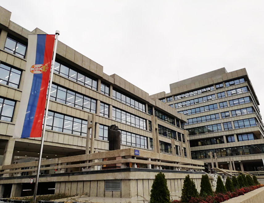 БЕОГРАД, 10. ЈУНА /СРНА/ - Главни тужилац Вишег тужилаштва у Београду Ненад Стефановић затражио је данас максималне казне за родитеље малољетног К.К, који је 3. маја 2023. године убио деветоро ученика и чувара у Основној школи "Владислав Рибникар" у Београду.