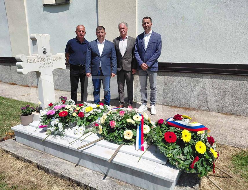 ТРНОВО, 10. ЈУНА /СРНА/ - Предсједник Савеза логораша Републике Српске Анђелко Носовић изјавио је данас у Трнову да је убиство православног свештеника Недељка Поповића 1992. године још један од доказа ратног злочина над српским цивилима који су починили припадници такозване Армије БиХ.