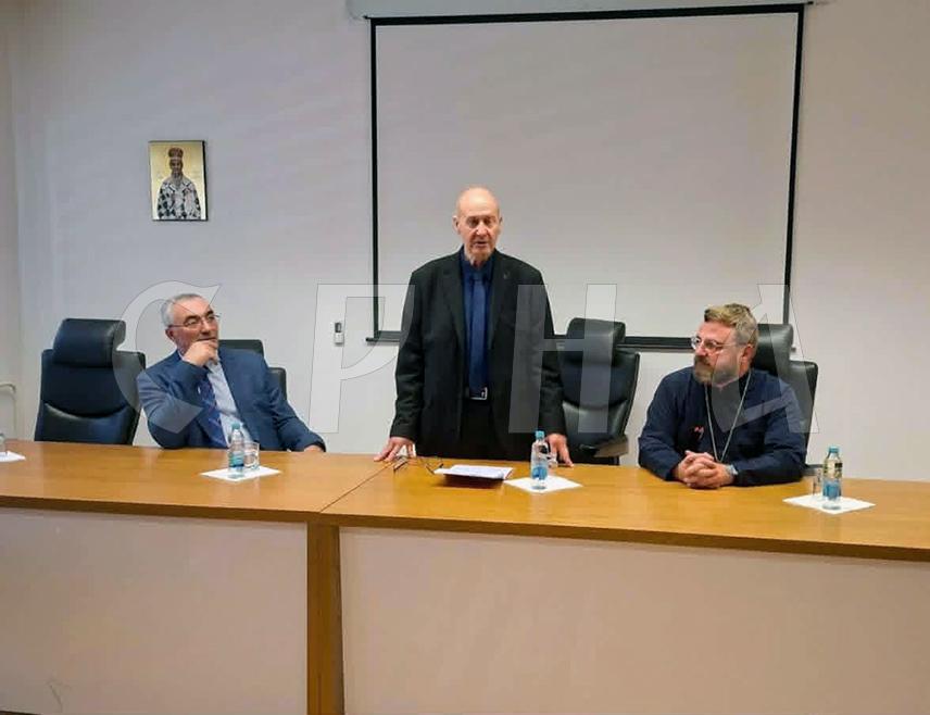 ФОЧА, 10. ЈУНА /СРНА/ - Познати изараелски историчар Гидеон Грајф изјавио је да се о страдању Срба и Јевреја од нациста и усташа мора непрестано говорити да би жртве трајно остале у колективном сјећању.