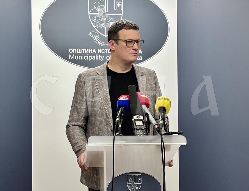 ИСТОЧНА ИЛИЏА, 10. ЈУНА /СРНА/ - Члан Предсједништва СДС-а Маринко Божовић рекао је да на страначким органима није било ријечи о уједињењу ове политичке партије са Покретом сигурна Српска /ПСС/, те истакао да је лидер СДС-а Бранко Блануша кандидат за предсједника Републике Српске на предстојећим изборима и да се чека одговор од ПСС-а да дају свог кандидата за српског члана Предсједништва БиХ.