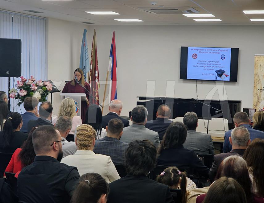 ИСТОЧНО САРАЈЕВО, 11. ЈУНА /СРНА/ - Музичка академија Универзитета у Источном Сарајеву данас је, поводом Дана и крсне славе Свете мученице Теодосије Тирске, промовисала девет мастера умјетности и 21 дипломираног музичког умјетника.