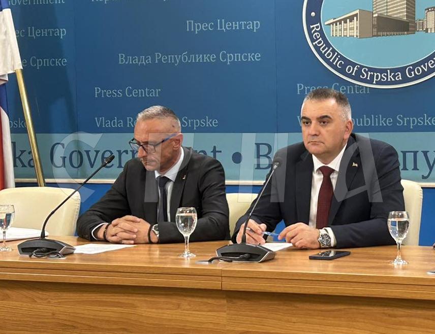 БАЊАЛУКА, 11. ЈУНА /СРНА/ - Предсједник Владе Републике Српске Саво Минић рекао је да је задужио министра саобраћаја и веза Зорана Стевановића да разговара са представницима радника "Жељезница Републике Српске" који су најавили протесте због нагомиланих проблема у овом предузећу.