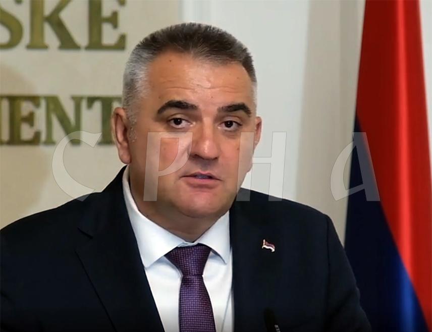 БАЊАЛУКА, 15. ЈУНА /СРНА/ - Предсједник Владе Републике Српске Саво Минић оцијенио је данас да су приче опозиције о презадужености Српске - класичан перформанс којем не треба придавати значај.