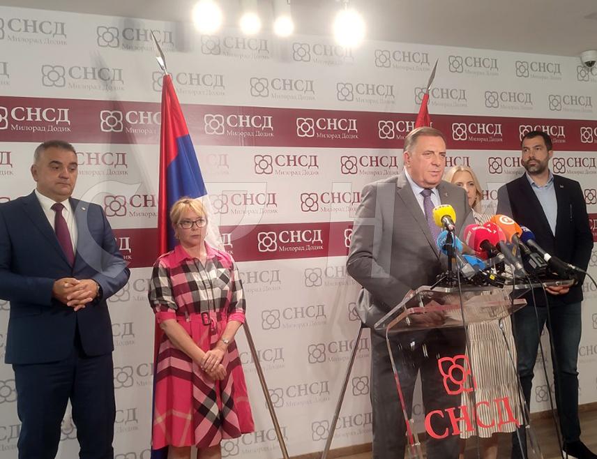 BANJA LUKA, JUNE 17 /SRNA/ – SNSD President Milorad Dodik has stated in Banja Luka today that Republika Srpska has fulfilled a program objective set by the party to shorten the duration of internship requirements for university and secondary school graduates, a measure requested by the Youth Council only a few months ago and now nearly completed.