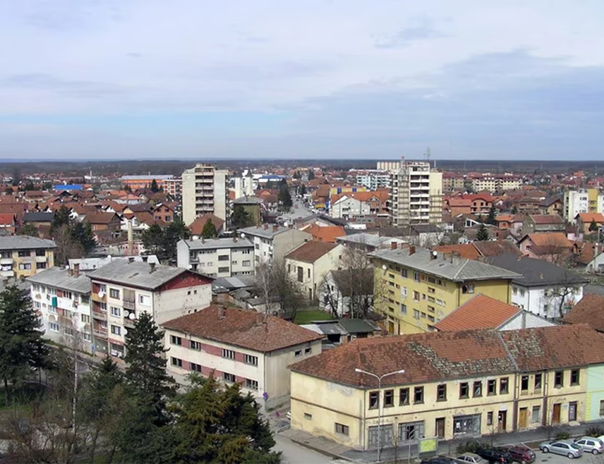 ОЏАК, 20. ЈУНА /СРНА/ - Ослобађањем Јуре Чалушића злочина почињених над српским народом на подручју општине Оџак настављено је срамно понижавање и мучење Срба који су били заточени у оџачким логорима и представља прање припадника ХВО-а од онога што су чинили заробљеницима, речено је Срни у Удружењу логораша "Оџак `92".